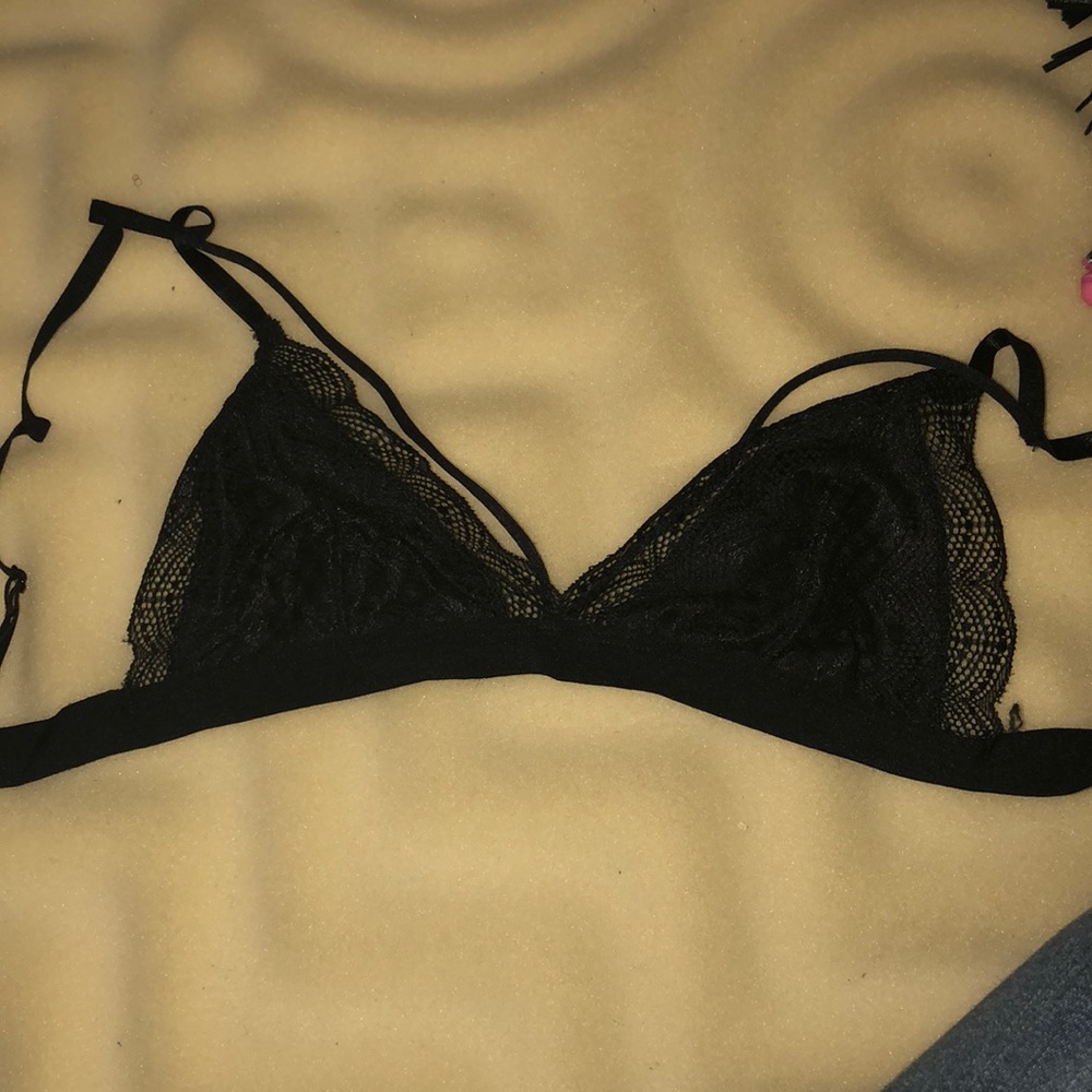 URBAN OUTFITTERS LACE BRA